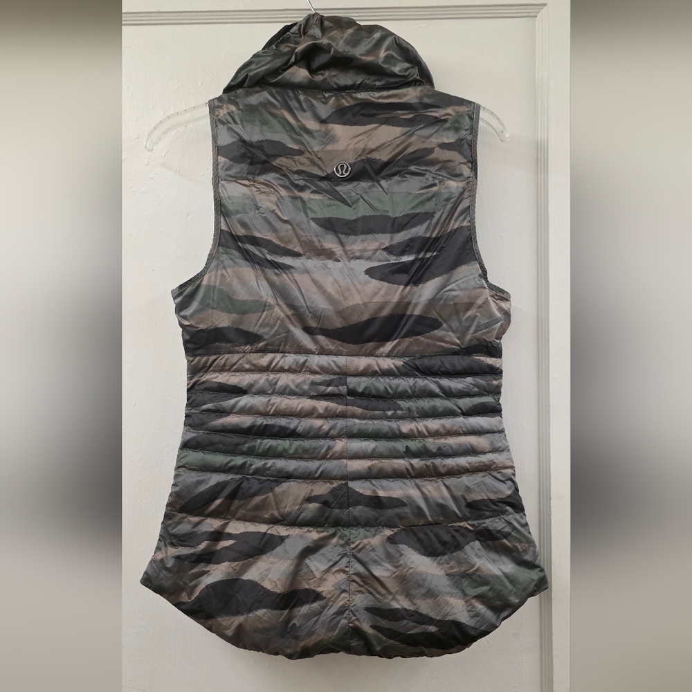 Lululemon Fluffin Awesome Vest Coast Camo Butter Pink Multi Size 6 - Picture 2 of 11